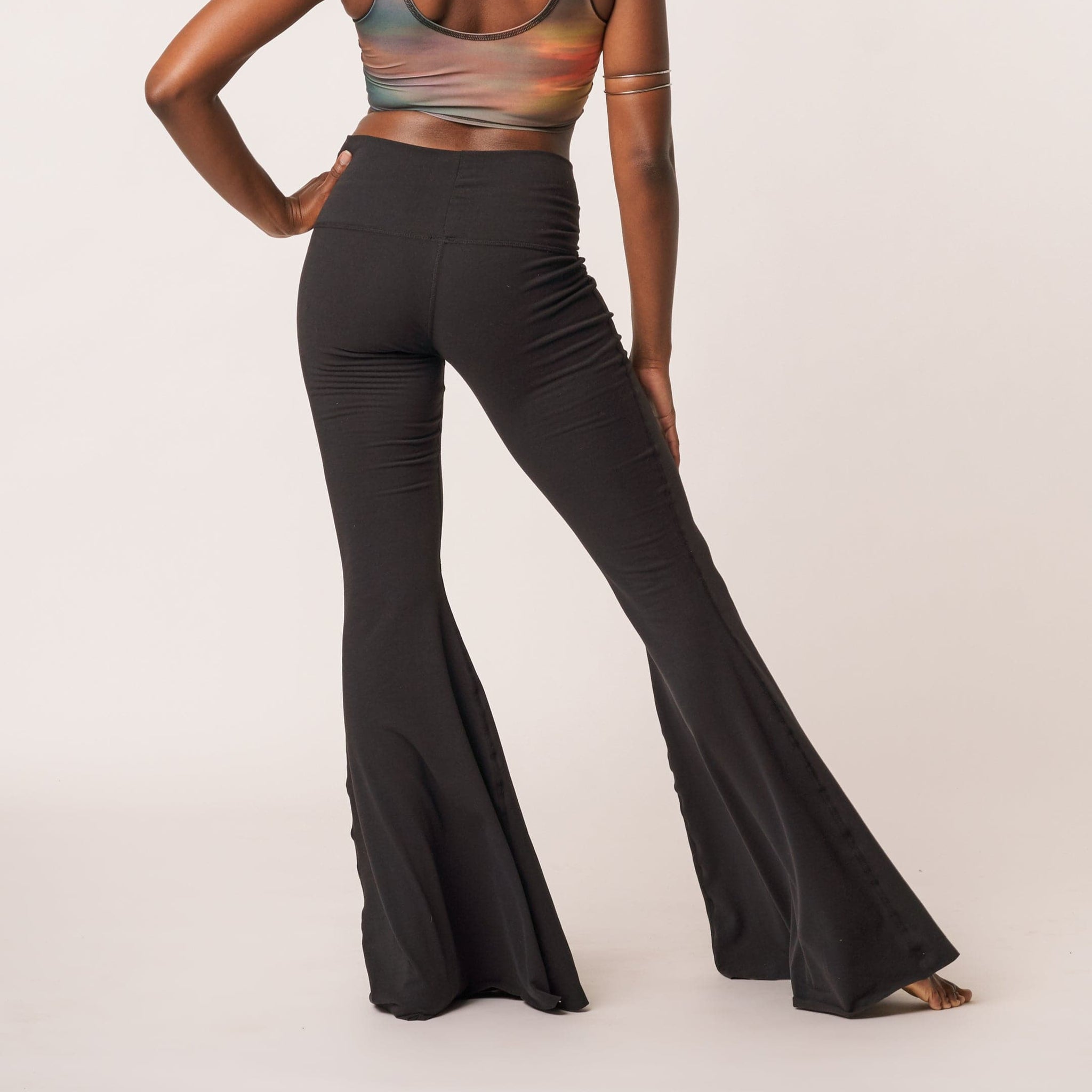 lululemon - teeki レギンス PHOENIX RISING HOT PANTBLACK Teeki Phoenix Rising Hot Pant (Large) : Amazon.ca: Clothing